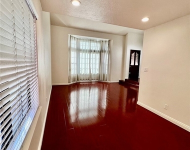 10974 Glenoaks  Dr. - Photo Thumbnail 8