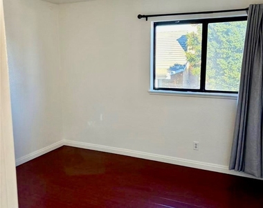 10974 Glenoaks  Dr. - Photo Thumbnail 25