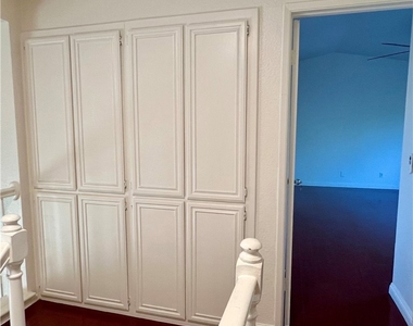 10974 Glenoaks  Dr. - Photo Thumbnail 15