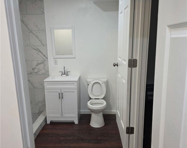 979 Venus Way - Photo Thumbnail 3