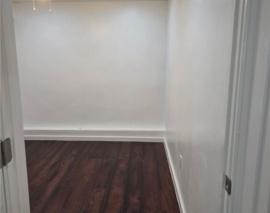 979 Venus Way - Photo Thumbnail 1