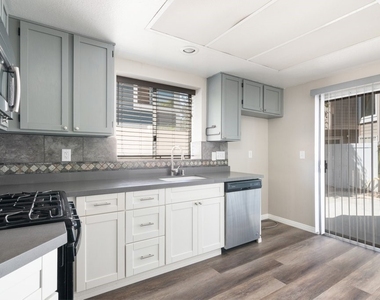 15876 Deer Trail Drive - Photo Thumbnail 9