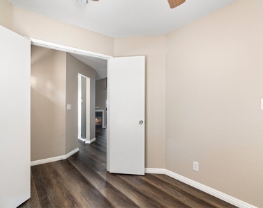 15876 Deer Trail Drive - Photo Thumbnail 12