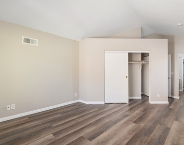 15876 Deer Trail Drive - Photo Thumbnail 23
