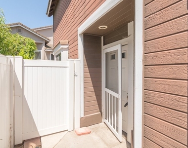 15876 Deer Trail Drive - Photo Thumbnail 4