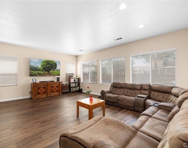 36073 Arras Drive - Photo Thumbnail 8