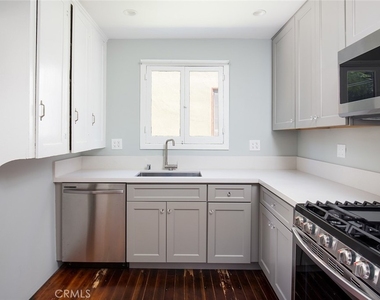 455 E Sacramento Street - Photo Thumbnail 6