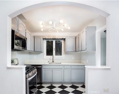 455 E Sacramento Street - Photo Thumbnail 8