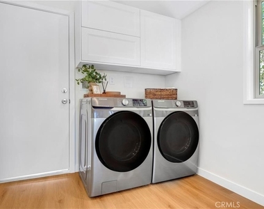 5759 Jamieson Avenue - Photo Thumbnail 8