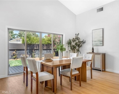 5759 Jamieson Avenue - Photo Thumbnail 11