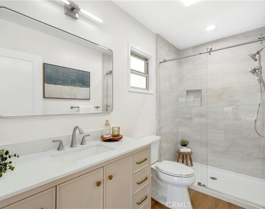 5759 Jamieson Avenue - Photo Thumbnail 15