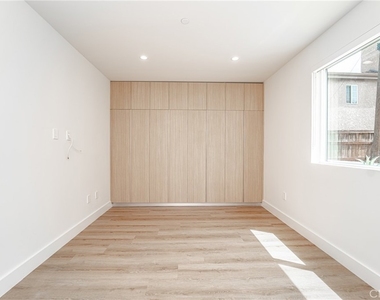 2828 London Street - Photo Thumbnail 9