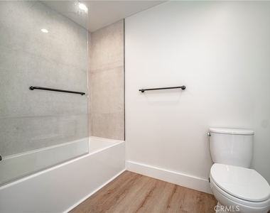 2828 London Street - Photo Thumbnail 11