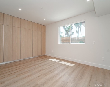 2828 London Street - Photo Thumbnail 8