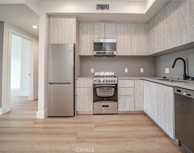 2828 London Street - Photo Thumbnail 3