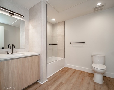 2828 London Street - Photo Thumbnail 10
