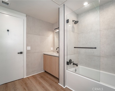 2828 London Street - Photo Thumbnail 12