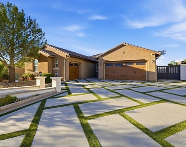 3945 Derby Circle - Photo Thumbnail 1