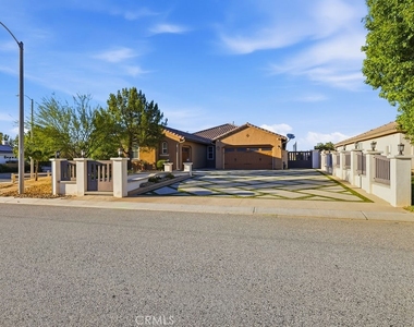 3945 Derby Circle - Photo Thumbnail 2