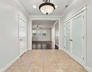3945 Derby Circle - Photo Thumbnail 4