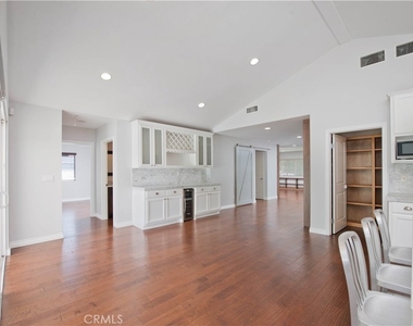 17343 Martha Street - Photo Thumbnail 8