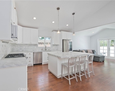 17343 Martha Street - Photo Thumbnail 6