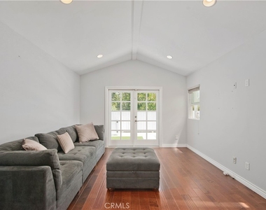 17343 Martha Street - Photo Thumbnail 7
