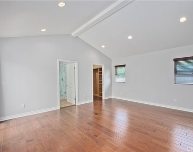 17343 Martha Street - Photo Thumbnail 10