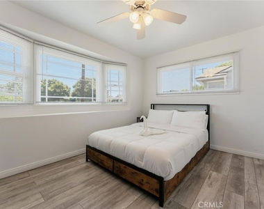 6201 Tampa - Photo Thumbnail 7