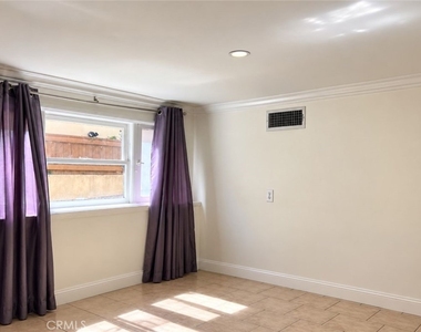 940 Hilldale Ave - Photo Thumbnail 7