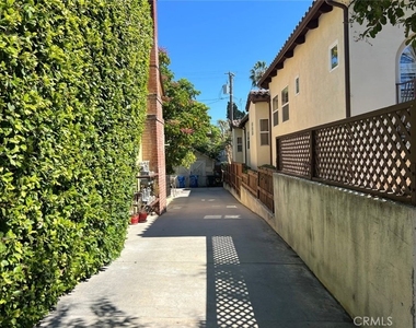 940 Hilldale Ave - Photo Thumbnail 19