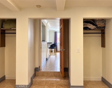 940 Hilldale Ave - Photo Thumbnail 16