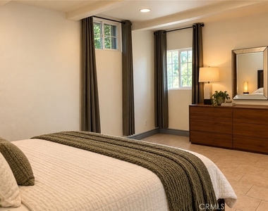 940 Hilldale Ave - Photo Thumbnail 12