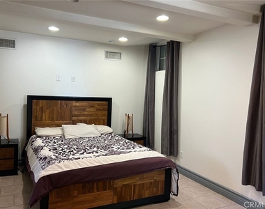 940 Hilldale Ave - Photo Thumbnail 15