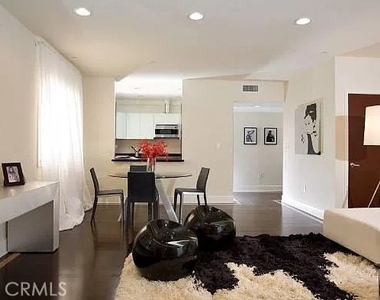 125 S Sweetzer Avenue - Photo Thumbnail 4