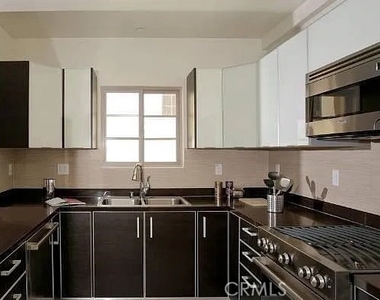125 S Sweetzer Avenue - Photo Thumbnail 5