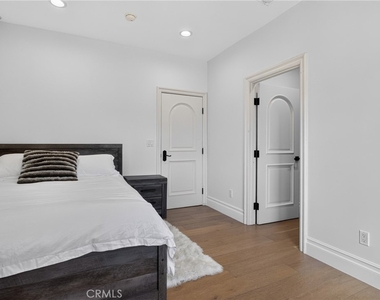 13964 Morrison Street - Photo Thumbnail 45