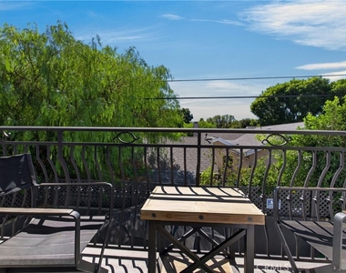 13964 Morrison Street - Photo Thumbnail 24