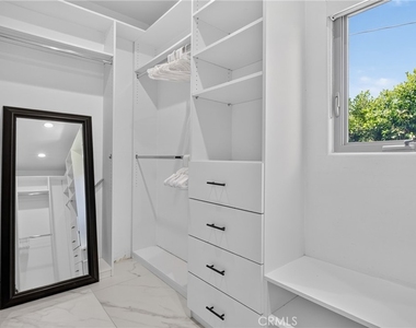 13964 Morrison Street - Photo Thumbnail 22