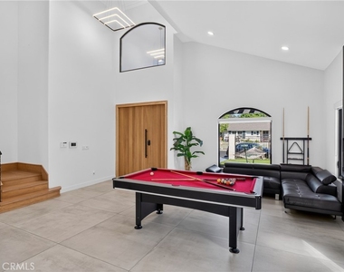 13964 Morrison Street - Photo Thumbnail 6