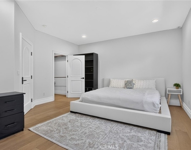 13964 Morrison Street - Photo Thumbnail 40