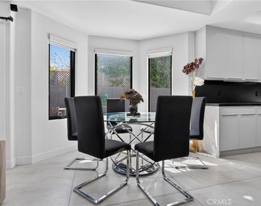 13964 Morrison Street - Photo Thumbnail 13