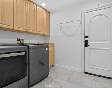 13964 Morrison Street - Photo Thumbnail 29