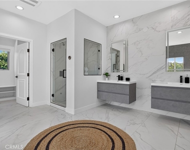 13964 Morrison Street - Photo Thumbnail 19