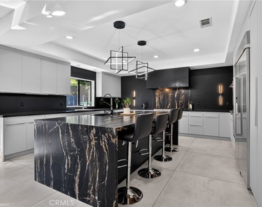 13964 Morrison Street - Photo Thumbnail 2