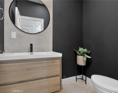 13964 Morrison Street - Photo Thumbnail 25
