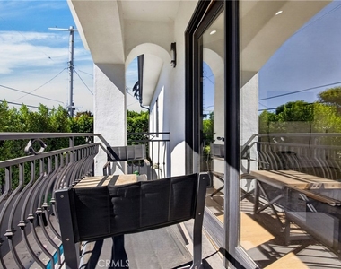13964 Morrison Street - Photo Thumbnail 23