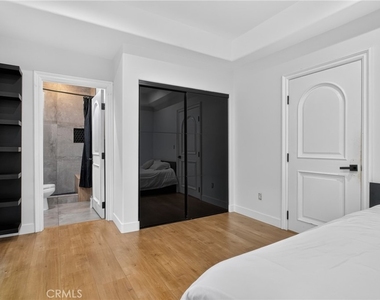 13964 Morrison Street - Photo Thumbnail 27