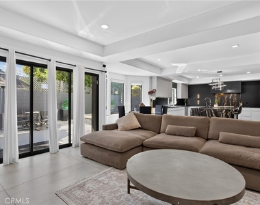 13964 Morrison Street - Photo Thumbnail 12