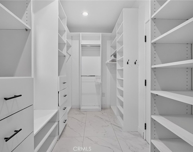 13964 Morrison Street - Photo Thumbnail 21